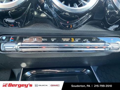 Used 2023 Mercedes-Benz GLB 250 4MATIC image 39