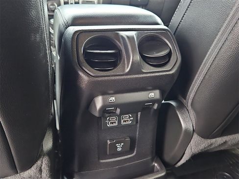 Used 2020 Jeep Wrangler Unlimited Sahara image 19