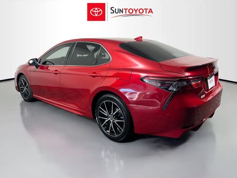 Used 2021 Toyota Camry SE image 6