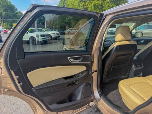 Used 2020 Ford Edge SEL w/ Convenience Package FWD image 16