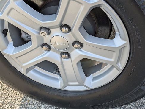 Used 2021 Jeep Wrangler Sport image 36