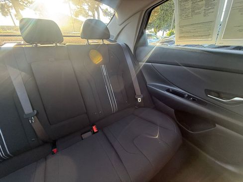 Used 2025 Hyundai Elantra SEL image 38