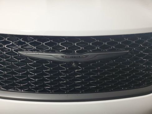 New 2026 Chrysler Pacifica Limited image 10