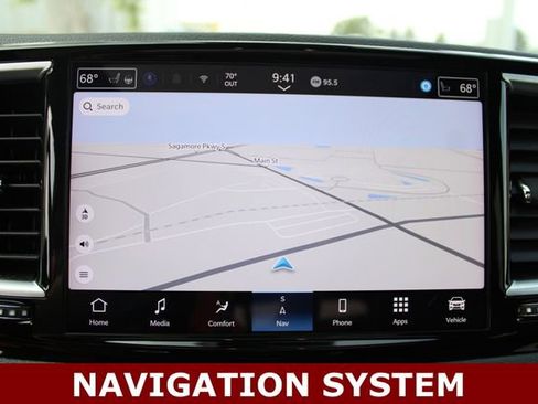 Used 2025 Chrysler Pacifica Limited FWD image 5