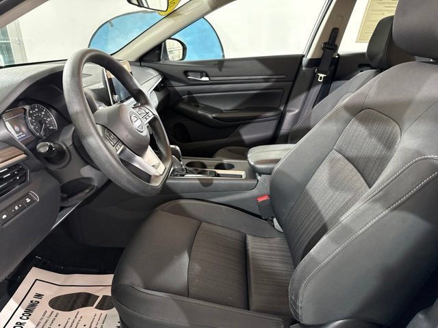 Used 2025 Nissan Altima 2.5 SV FWD image 16