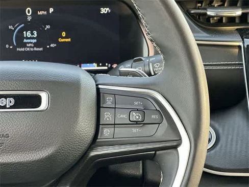 Used 2023 Jeep Grand Cherokee Altitude image 10