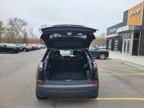 Used 2019 Jeep Cherokee Latitude w/ Popular Appearance Group image 13