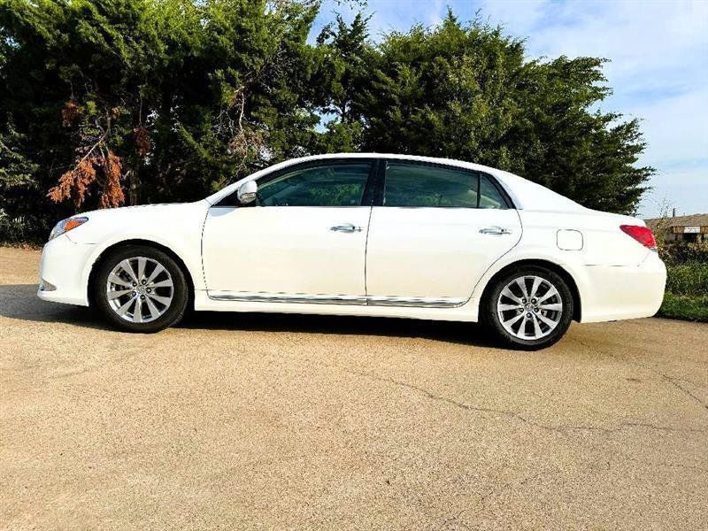 Used 2011 Toyota Avalon Limited FWD image 10