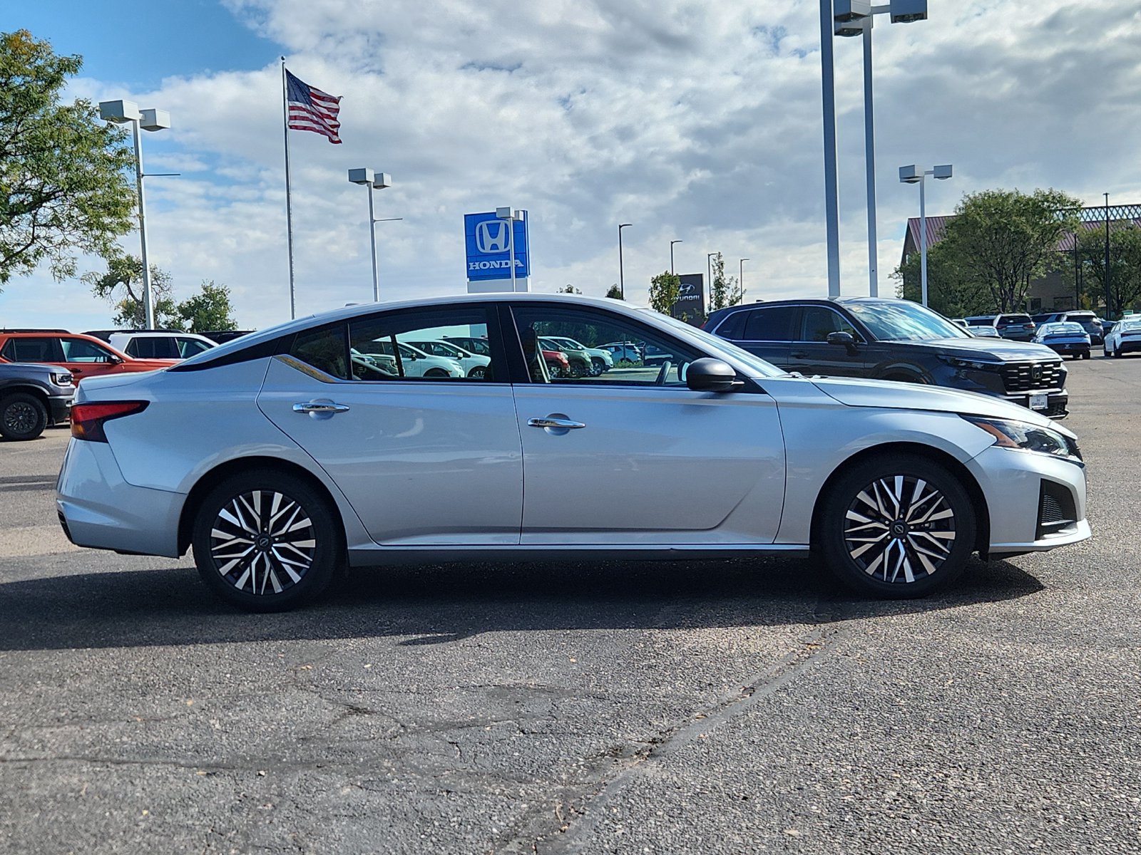 Used 2025 Nissan Altima 2.5 SV FWD image 6