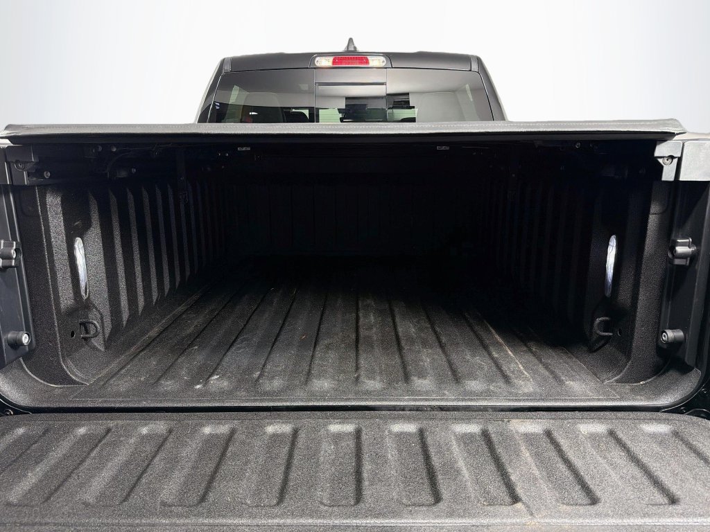 Used 2020 RAM 1500 Limited w/ Black Appearance Package AWD/4WD image 27