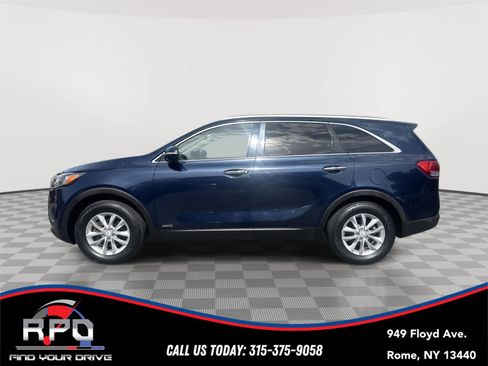 Used 2017 Kia Sorento AWD image 2