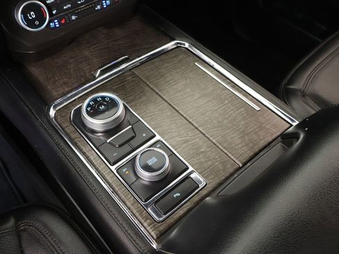 Used 2021 Ford Expedition Max Limited image 9