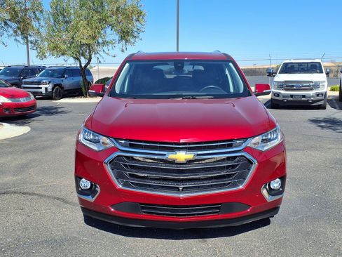 Used 2021 Chevrolet Traverse Premier FWD image 2