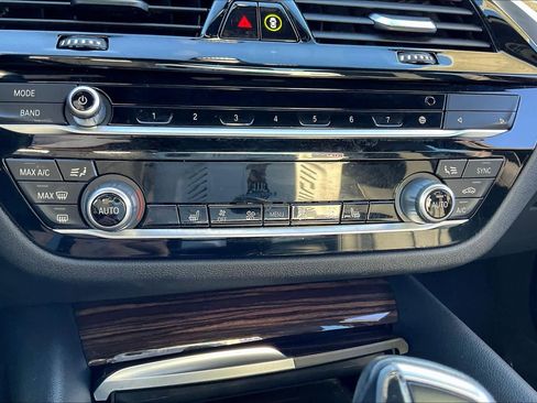 Used 2022 BMW 530i xDrive w/ Premium Package image 36