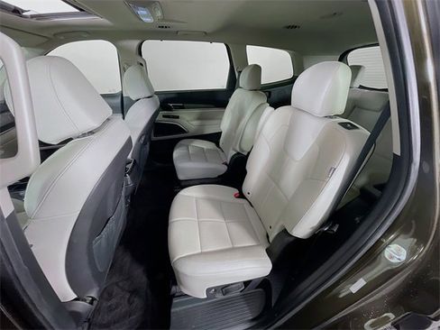 Used 2023 Kia Telluride EX w/ EX Captain's Chair Package image 27