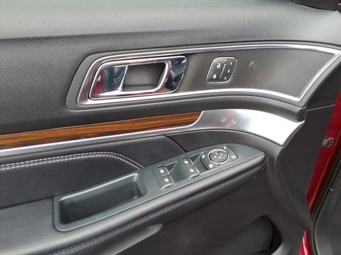 Used 2018 Ford Explorer Limited w/ Ford Safe & Smart Package image 12