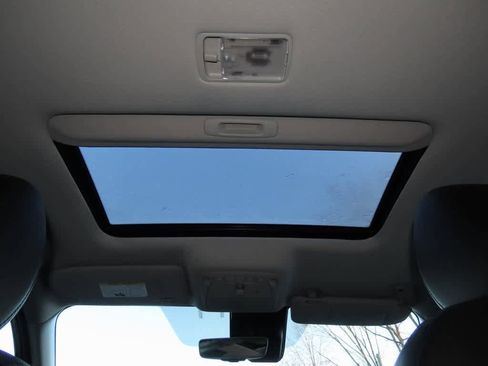 Used 2018 Nissan Rogue Sport SL w/ SL Premium Package image 26