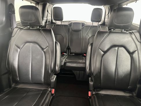 Used 2019 Chrysler Pacifica Touring-L w/ S Appearance Package FWD image 22