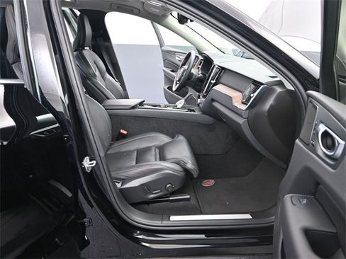 Used 2023 Volvo XC60 B5 Ultimate image 15