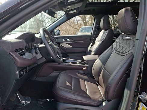 Used 2025 Ford Explorer Platinum w/ LUX Leather Package image 14