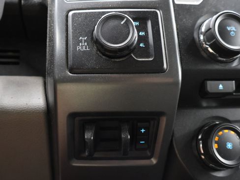 Used 2017 Ford F250 XLT w/ XLT Premium Package AWD/4WD image 43