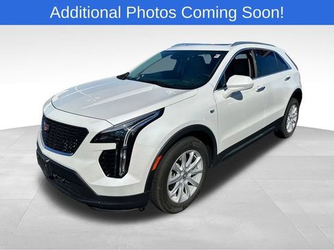 Used 2023 Cadillac XT4 Luxury w/ Cold Weather Package AWD/4WD image 3
