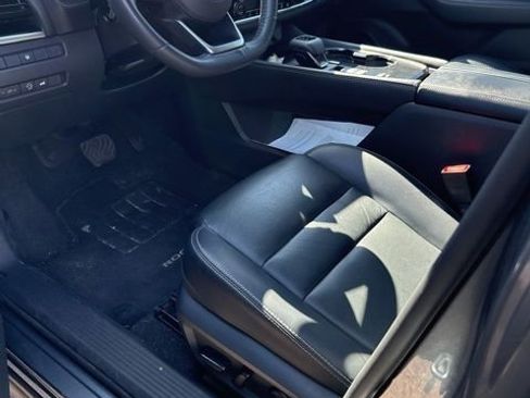 Used 2023 Nissan Rogue SL w/ SL Premium Package image 4