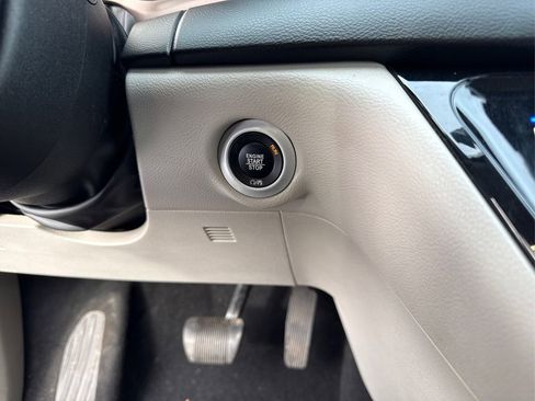 Used 2017 Chrysler Pacifica Touring-L image 31