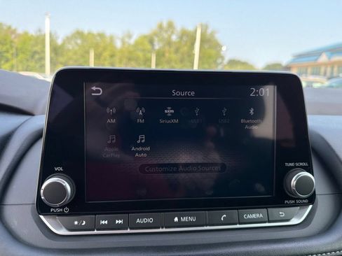 Used 2023 Nissan Rogue S AWD/4WD image 24