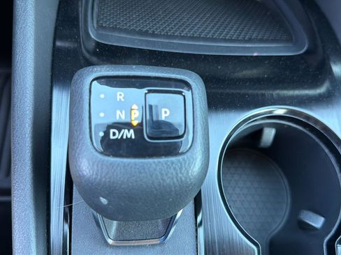 Used 2022 Nissan Rogue S FWD image 13