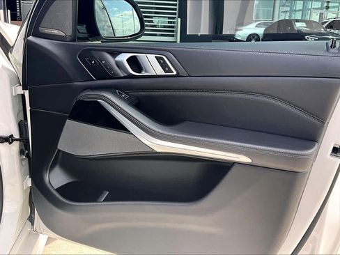 Used 2019 BMW X5 xDrive50i w/ M Sport Package image 20