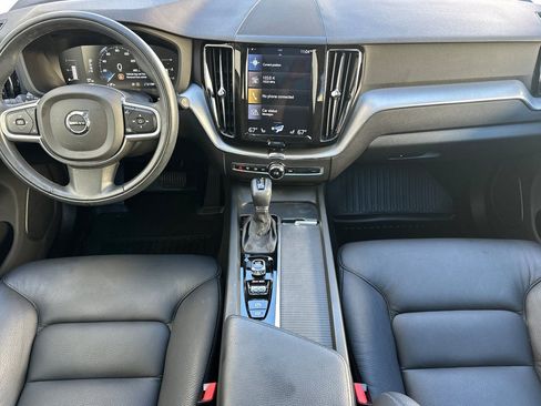 Used 2018 Volvo XC60 T5 Momentum w/ Convenience Package image 15