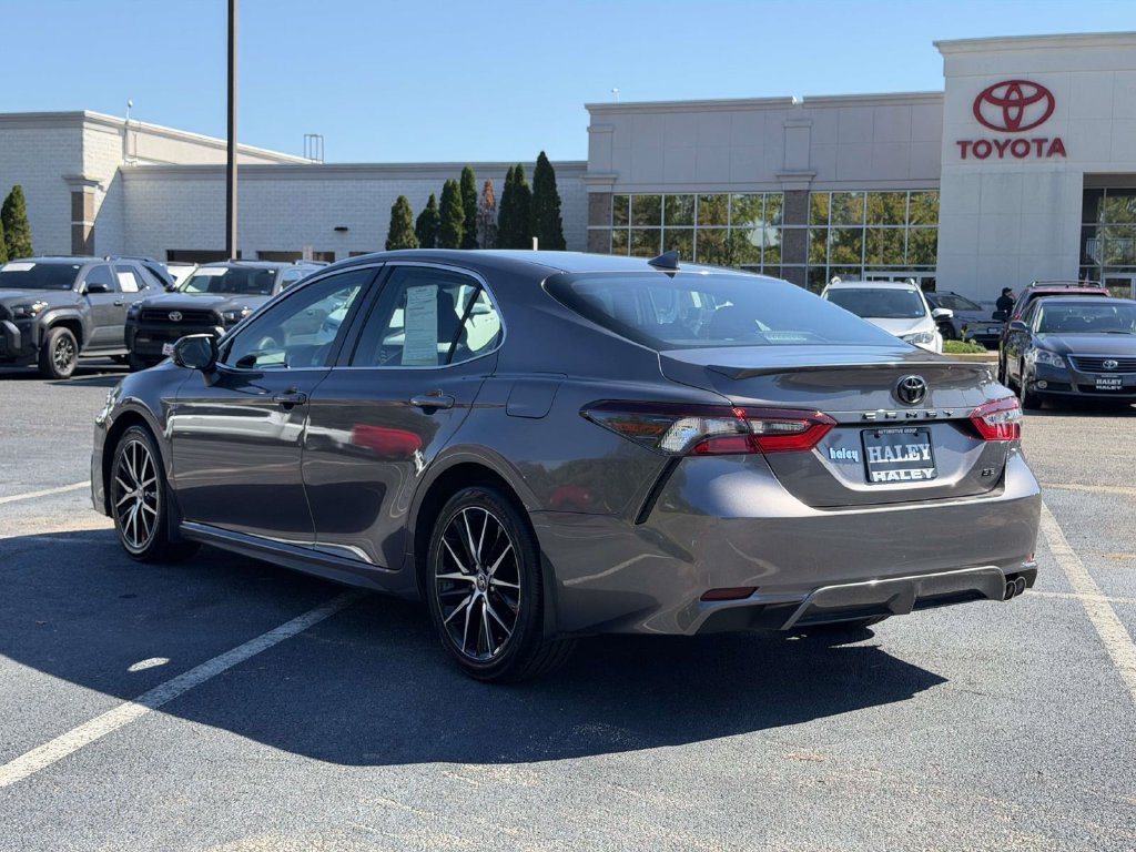 Used 2024 Toyota Camry SE w/ Cold Weather Package FWD image 22