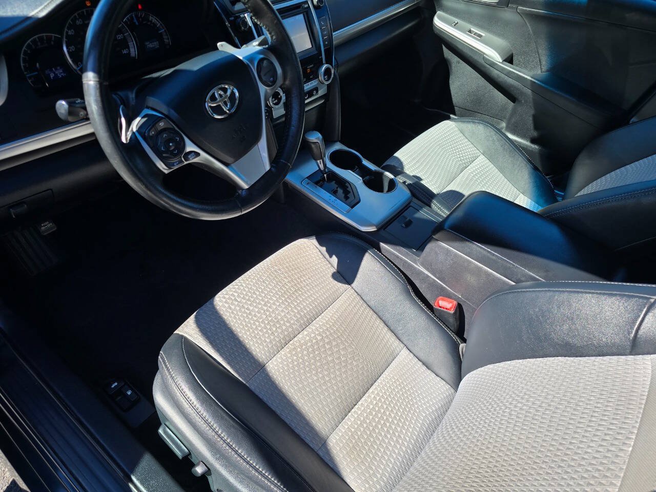 Used 2012 Toyota Camry SE FWD image 13
