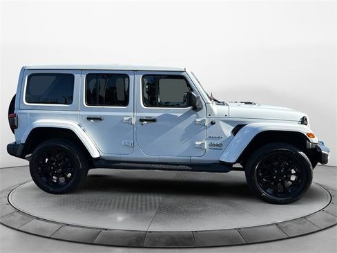Used 2022 Jeep Wrangler Unlimited Sahara w/ Cold Weather Group image 8