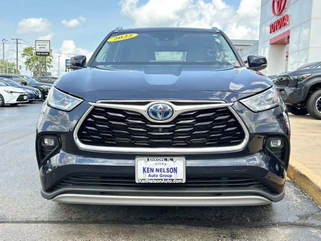 Used 2022 Toyota Highlander Platinum AWD/4WD image 2