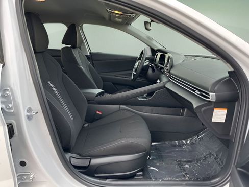 New 2025 Hyundai Elantra Blue image 21