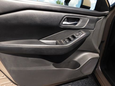 Used 2025 Nissan Rogue SV FWD image 16