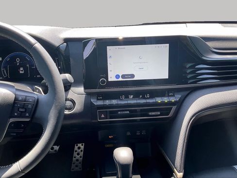 Used 2025 Toyota Camry SE w/ Convenience Package FWD image 7