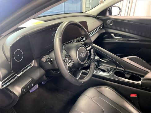 Certified 2023 Hyundai Elantra Limited FWD image 8