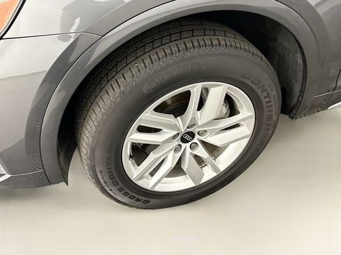 Used 2023 Audi Q5 2.0T Premium w/ Convenience Package AWD/4WD image 11
