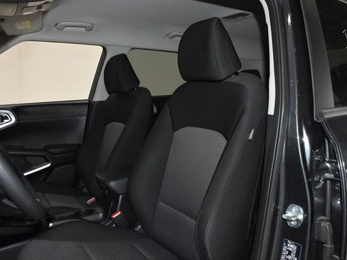 Used 2025 Kia Soul LX w/ LX Technology Package FWD image 23