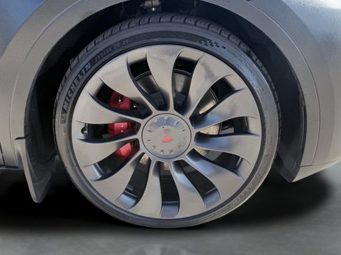 Used 2023 Tesla Model Y Performance AWD/4WD image 11