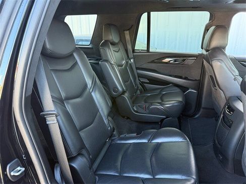Used 2020 Cadillac Escalade Platinum image 32