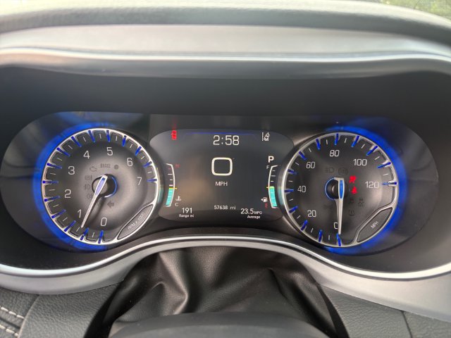 Used 2025 Chrysler Pacifica Limited FWD image 40