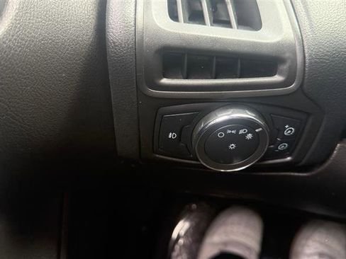 Used 2012 Ford Focus SE FWD image 27