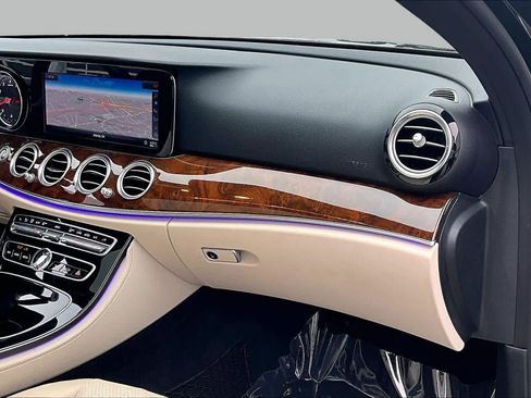 Used 2018 Mercedes-Benz E 400 4MATIC Sedan image 19