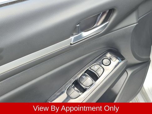 Used 2025 Nissan Altima 2.5 SR FWD image 19