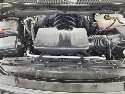 Used 2025 Chevrolet Suburban LT w/ Comfort Package RWD image 30