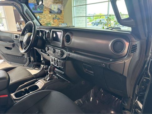 Used 2022 Jeep Gladiator Sport AWD/4WD image 27